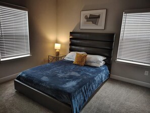 2 bedrooms, desk, iron/ironing board, WiFi - Landing | Modern 2BD, Pool, Gym (Newberry)