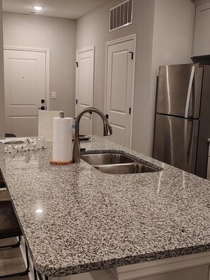 Interior - Landing | Spectacular 2BD, Pool, Gym (Newberry)