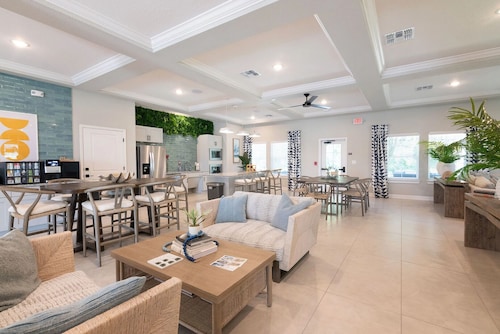 Landing | Stunning 2BD, Gym, Pool