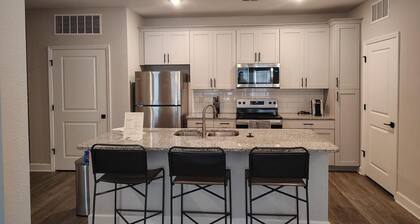 Landing | Amazing 2BD, Gym, Pool