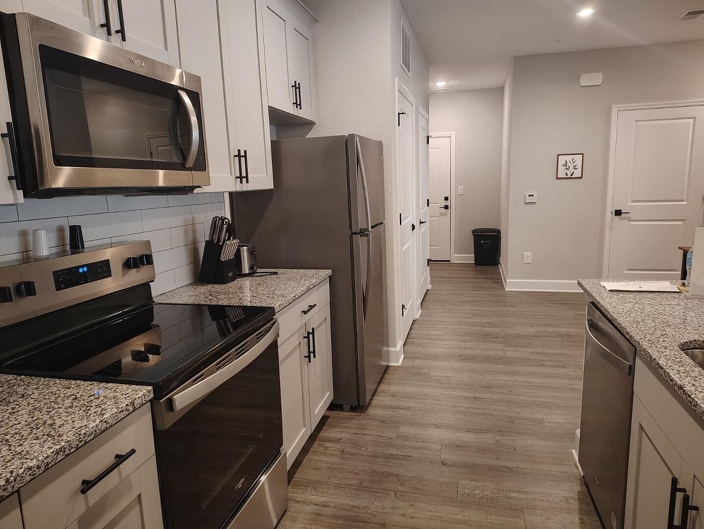 冷蔵庫、ダイニングテーブル