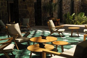 Terrace/patio - Stylish Oceanfront Condo w/ Jacuzzi, Pool & Gym (Bucerías)