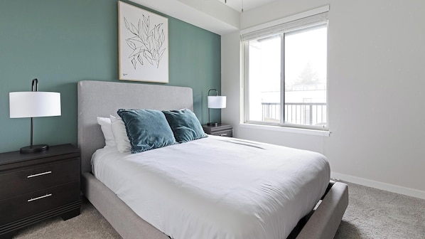 2 bedrooms, desk, iron/ironing board, WiFi