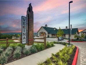 Exterior detail - Landing | Amazing 1BD, Game Room, Pool (San Antonio)