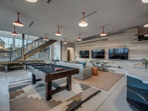Games room - Landing | Stunning 1BD, Game Room, Gym (San Antonio)