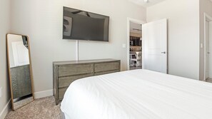 1 bedroom, desk, iron/ironing board, WiFi