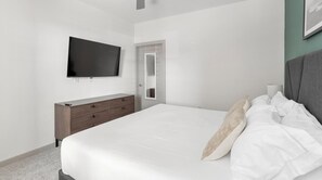1 bedroom, desk, iron/ironing board, WiFi - Landing | Chic 1BD, Pool, Gym (Allen)