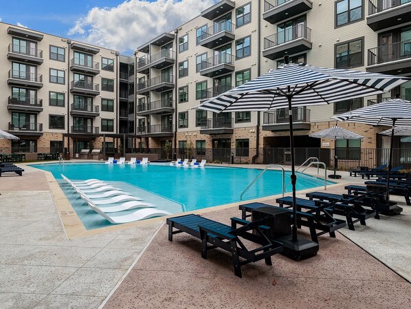 Pool - Landing | Stunning 1BD, Gym, Pool (Houston)