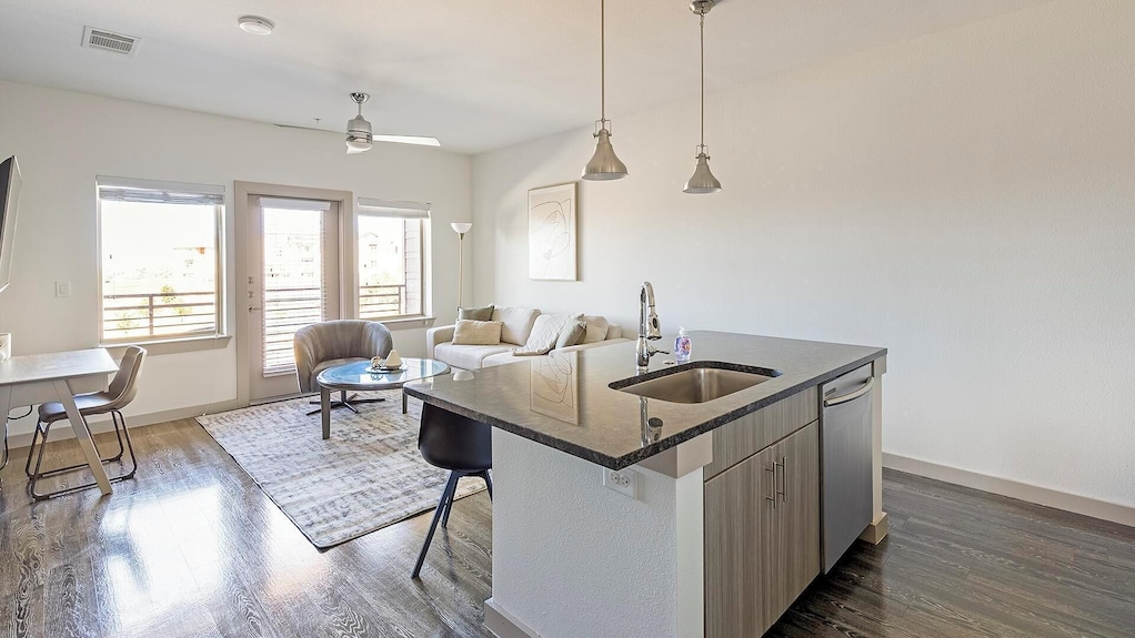 Landing | Stylish 1bd, Pool, Gym - McKinney, TX