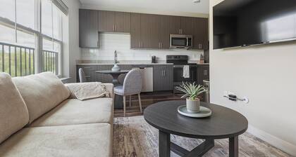Landing | Stunning 1BD, Gym, Game Room