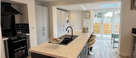 Frigorífic, microones, forn i placa de cuina