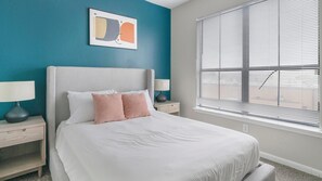 2 室のベッドルーム、デスク、アイロン / アイロン台、WiFi