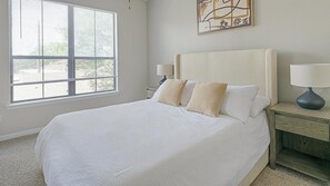 1 habitación, escritorio, tabla de planchar con plancha y wifi 
