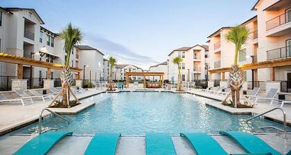 Landing | Chic 1BD, Gym, Courtyard
