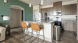 Refrigerador y comedor 