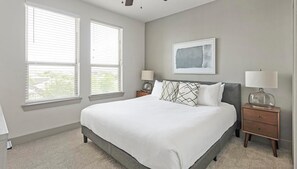 1 habitación, escritorio, tabla de planchar con plancha y wifi 