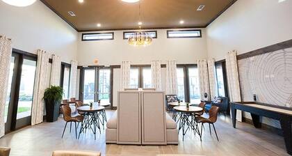 Landing | Modern 1BD, Pool, Gym