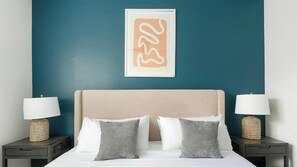 1 bedroom, desk, iron/ironing board, WiFi - Landing | Modern 1BD, Pool, Gym (Houston)