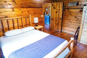 2 bedrooms, bed sheets - Robbers Roost - Cozy Lodging at Horseshoe Canyon Ranch (Jasper)