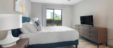 2 bedrooms, desk, iron/ironing board, WiFi