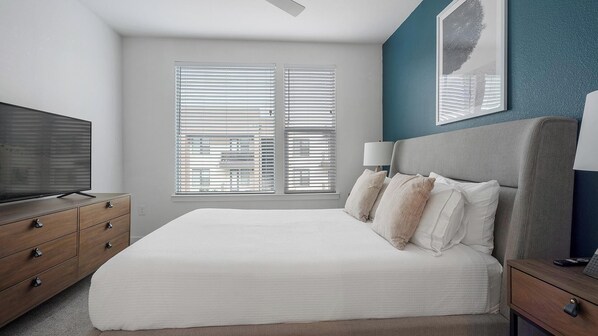 2 bedrooms, desk, iron/ironing board, WiFi