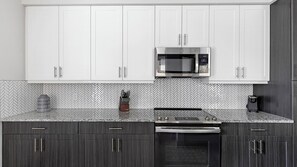 Refrigerador y comedor 