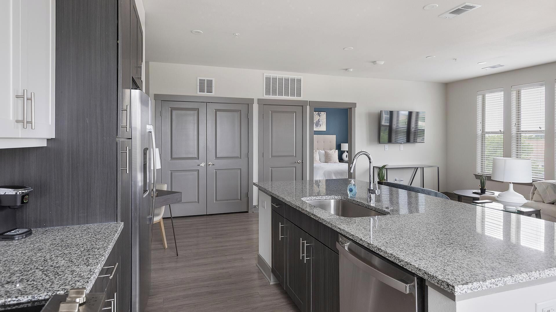 2 室のベッドルーム、デスク、アイロン / アイロン台、WiFi