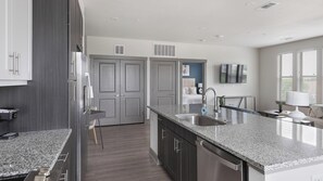 2 Schlafzimmer, Schreibtisch, Bügeleisen/Bügelbrett, WLAN