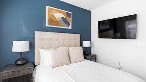 2 bedrooms, desk, iron/ironing board, WiFi