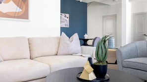 Smart TV - Landing | Incredible 3BD, Pool, Gym (Waller)