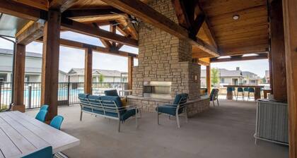 Landing | Spectacular 3BD, Gym, Pool