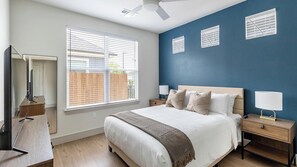 2 bedrooms, desk, iron/ironing board, WiFi