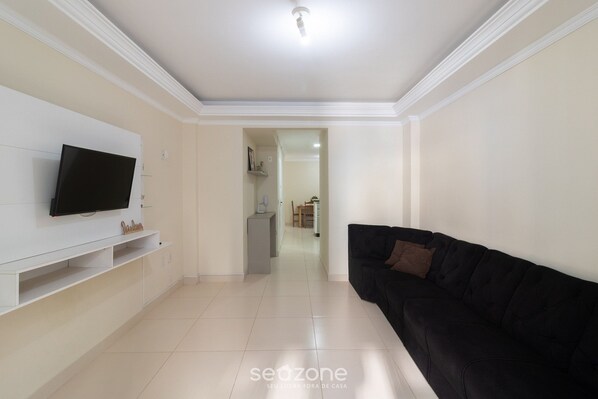 Basic Apartment | Living area