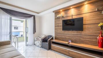 Basic Apartment | Living area