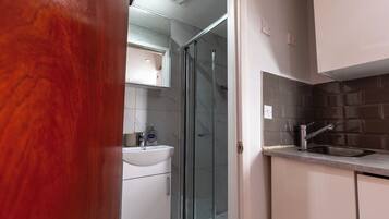 Hårtork, handdukar, tvål och toalettpapper