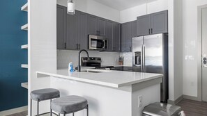 Kühlschrank, Esstisch