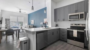 Kühlschrank, Esstisch