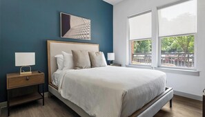 1 chambre, bureau, fer et planche  à repasser, Wi-Fi