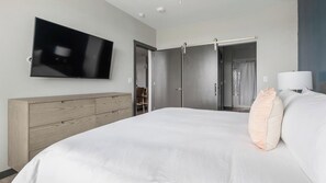 1 habitación, escritorio, tabla de planchar con plancha y wifi 