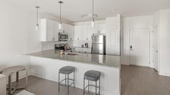 Refrigerador y comedor 