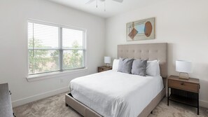 3 Schlafzimmer, Schreibtisch, Bügeleisen/Bügelbrett, WLAN