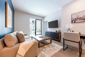 Living area - Landing | Chic 1BD, Gym, Pool (San Diego)