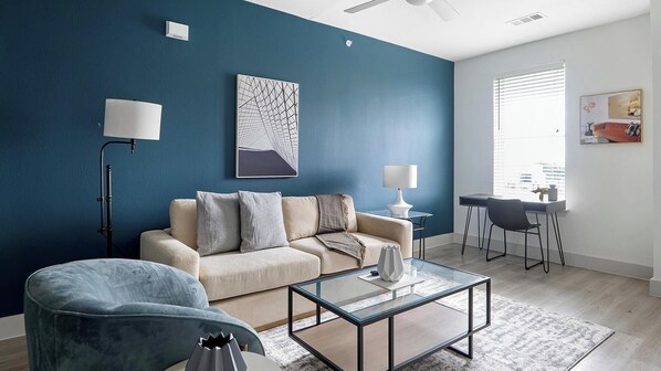 Smart TV - Landing | Stunning 1BD, Gym, Pool (Austin)