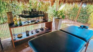 Hot stone massages, 1 treatment room, massages