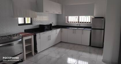 A cozy, detached vacation home in Care and Hope/Hermitage.