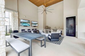 Interior - Landing | Spectacular 1BD, Courtyard, Clubhouse (San Antonio)