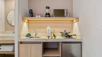 Premium Studio Suite | Private kitchen | Mini-fridge, microwave, stovetop, dishwasher