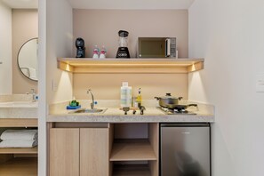 Premium Studio Suite | Private kitchen