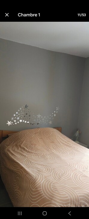 6 bedrooms, iron/ironing board, WiFi, bed sheets
