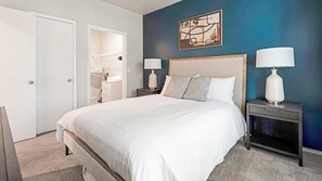 2 bedrooms, desk, iron/ironing board, WiFi